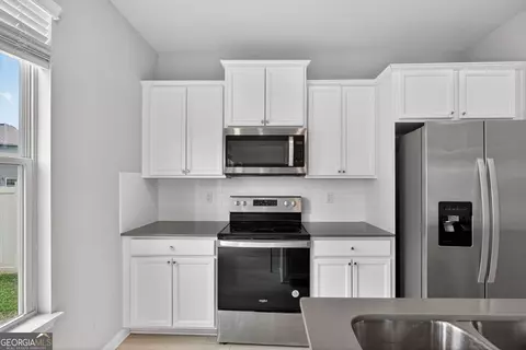 Kitchen - 11967 Brightside Pkwy, Hampton, GA 30228 photo 2 of 3