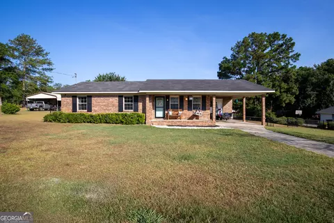 110 Queen Dr, Glennville, GA 30427