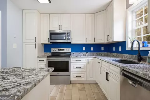 Kitchen - 274 Stringer Rd, Rockmart, GA 30153 photo 4 of 8