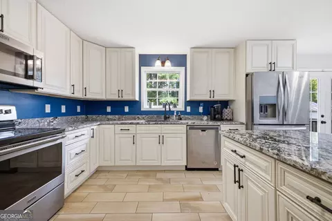 Kitchen - 274 Stringer Rd, Rockmart, GA 30153 photo 3 of 8