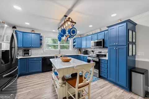 Kitchen - 276 Roberts Point Rd, Jackson, GA 30233 photo 2 of 5