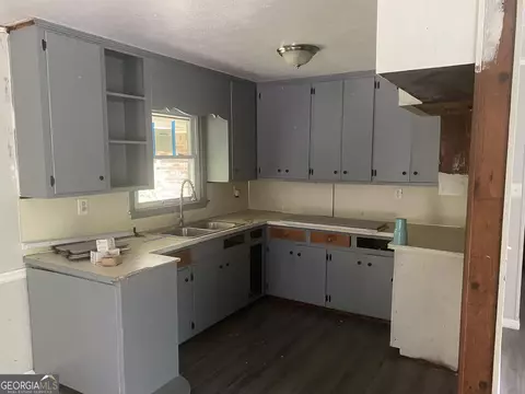 Kitchen - 15923 Highway 36, Covington, GA 30014 photo 1 of 1