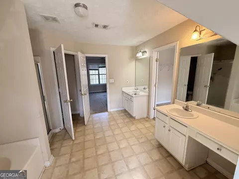 Bath - 65 Montgomery Ct, Covington, GA 30016 photo 2 of 2