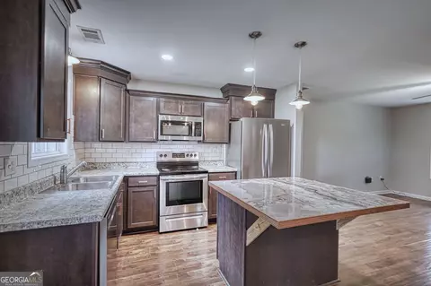 Kitchen - 1020 Flat Rock Rd, Madison, GA 30650 photo 3 of 5
