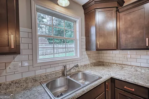 Kitchen - 1020 Flat Rock Rd, Madison, GA 30650 photo 5 of 5