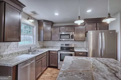 Kitchen - 1020 Flat Rock Rd, Madison, GA 30650 photo 4 of 5