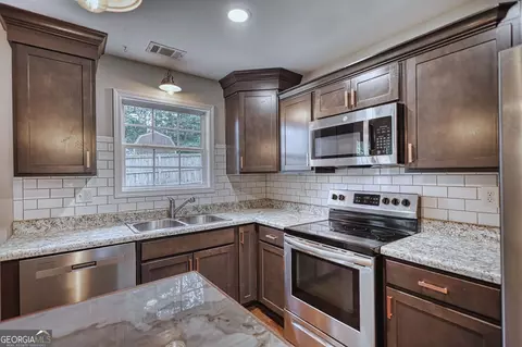 Kitchen - 1020 Flat Rock Rd, Madison, GA 30650 photo 2 of 5