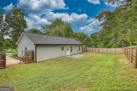 Exterior - 1020 Flat Rock Rd, Madison, GA 30650 photo 4 of 6