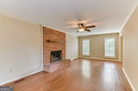 Living - 2957 Foxhall Cir, Augusta, GA 30907 photo 3 of 4