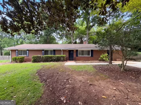 210 Pinewood Ln, Stockbridge, GA 30281