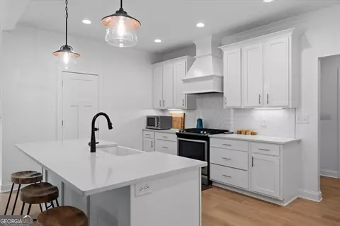 Kitchen - 740 Markhams Dr, Madison, GA 30650 photo 2 of 2
