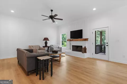 Living - 740 Markhams Dr, Madison, GA 30650 photo 1 of 1