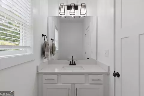 Bath - 740 Markhams Dr, Madison, GA 30650 photo 3 of 4