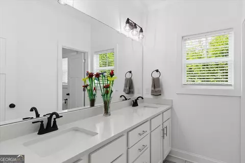 Bath - 740 Markhams Dr, Madison, GA 30650 photo 1 of 4