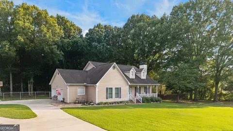 Exterior - 304 Gresham Rd, Zebulon, GA 30295 photo 2 of 17