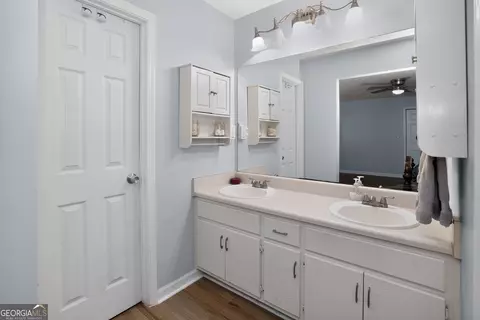 Bath - 304 Gresham Rd, Zebulon, GA 30295 photo 2 of 5
