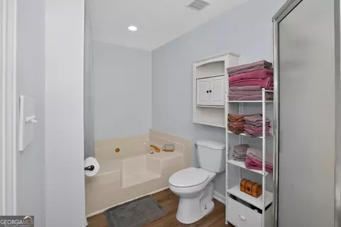 Bath - 304 Gresham Rd, Zebulon, GA 30295 photo 3 of 5