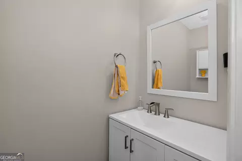 Bath - 304 Gresham Rd, Zebulon, GA 30295 photo 1 of 5