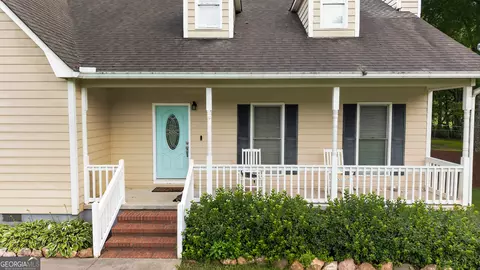 Exterior - 304 Gresham Rd, Zebulon, GA 30295 photo 5 of 17