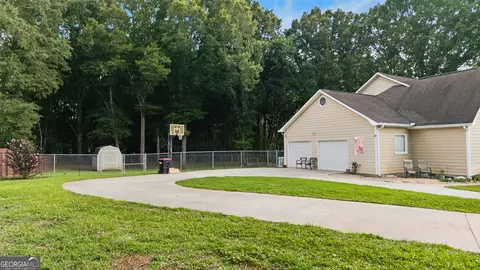 Exterior - 304 Gresham Rd, Zebulon, GA 30295 photo 4 of 17