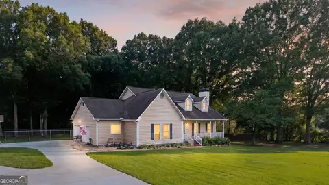 Exterior - 304 Gresham Rd, Zebulon, GA 30295 photo 3 of 17