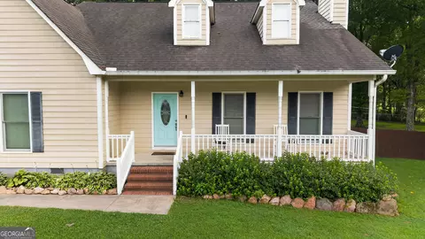 Exterior - 304 Gresham Rd, Zebulon, GA 30295 photo 7 of 17