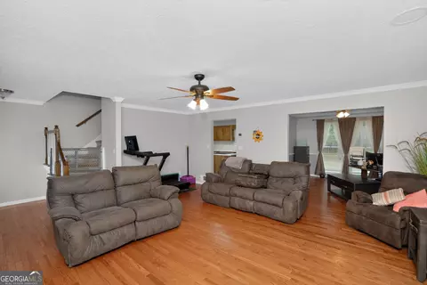 Living - 304 Gresham Rd, Zebulon, GA 30295 photo 1 of 1