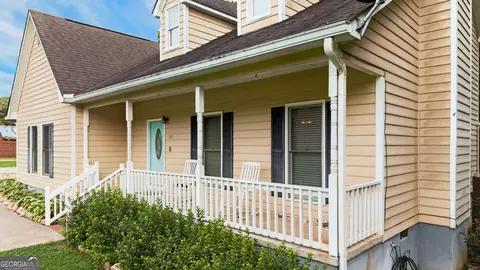Exterior - 304 Gresham Rd, Zebulon, GA 30295 photo 6 of 17