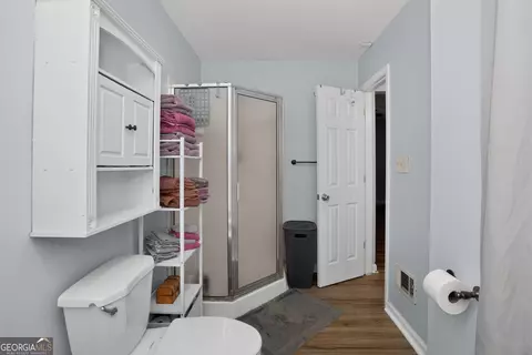 Bath - 304 Gresham Rd, Zebulon, GA 30295 photo 4 of 5