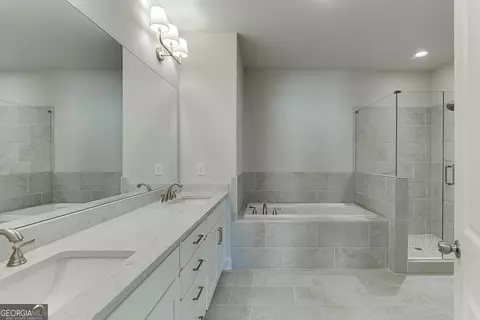 Bath - 452 Thunder Rd, Buford, GA 30518 photo 4 of 6