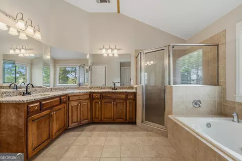 Bath - 5605 Viewpoint Ct, Suwanee, GA 30024 photo 3 of 4