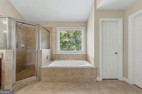 Bath - 5605 Viewpoint Ct, Suwanee, GA 30024 photo 2 of 4
