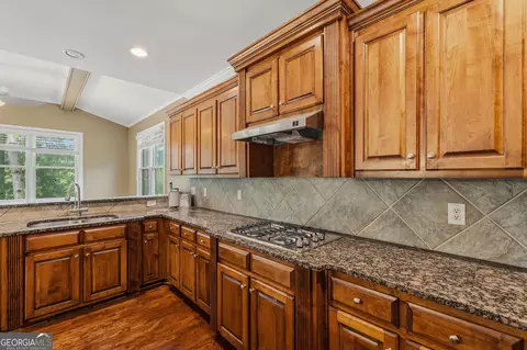 Kitchen - 5605 Viewpoint Ct, Suwanee, GA 30024 photo 2 of 2