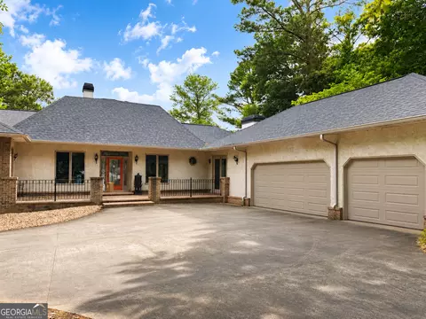 3 Pine Ter, Newnan, GA 30263
