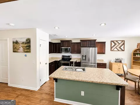 Kitchen - 305 White Willow Ct, Springfield, GA 31329 photo 1 of 2