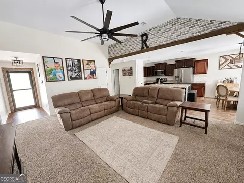 Entry Way - 305 White Willow Ct, Springfield, GA 31329 photo 2 of 3