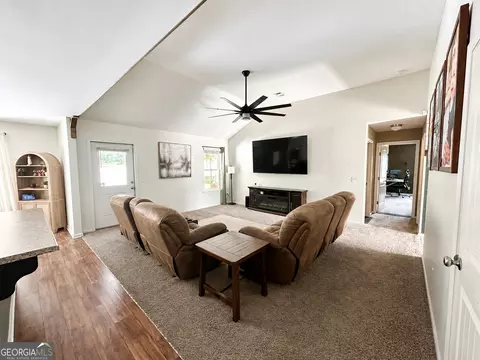 Living - 305 White Willow Ct, Springfield, GA 31329 photo 1 of 1