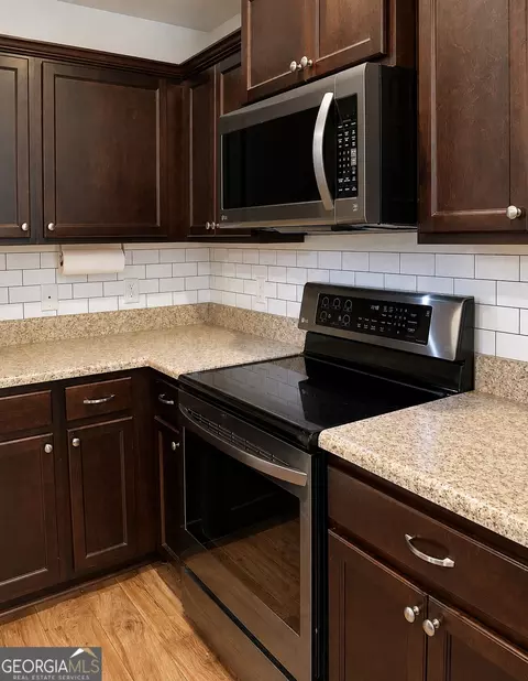 Kitchen - 305 White Willow Ct, Springfield, GA 31329 photo 2 of 2