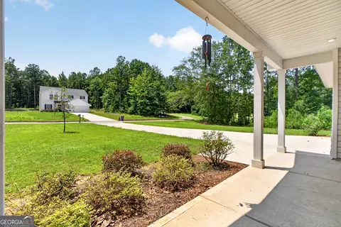 Exterior - 121 Red Oak Dr, Barnesville, GA 30204 photo 4 of 6