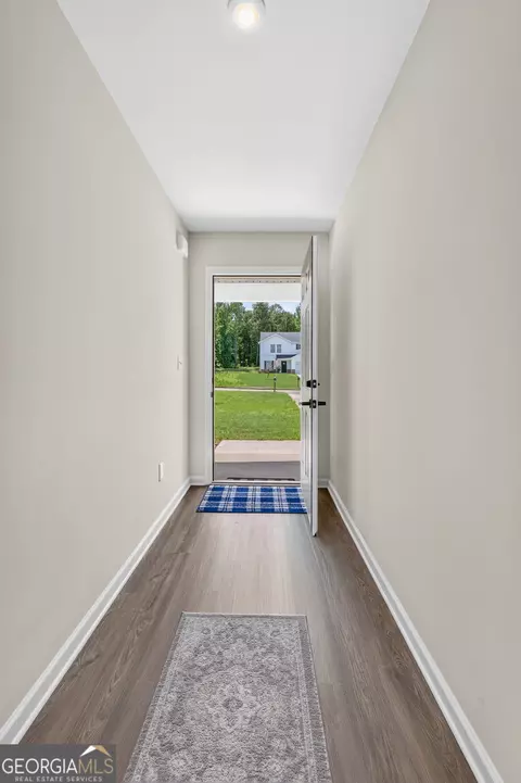 Entry Way - 121 Red Oak Dr, Barnesville, GA 30204 photo 2 of 3