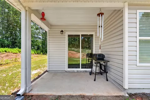 Exterior - 121 Red Oak Dr, Barnesville, GA 30204 photo 6 of 6