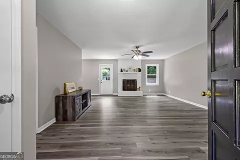 Entry Way - 114 Paddle Wheel Dr, Lagrange, GA 30240 photo 2 of 3