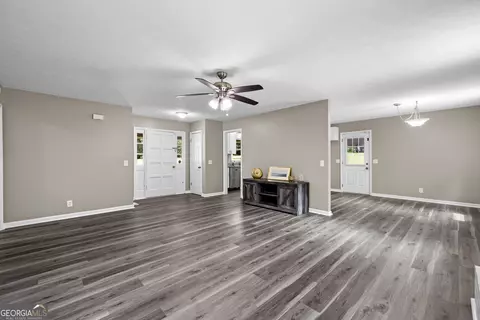 Living - 114 Paddle Wheel Dr, Lagrange, GA 30240 photo 3 of 4