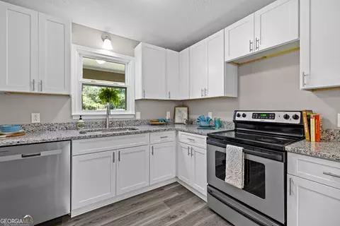 Kitchen - 114 Paddle Wheel Dr, Lagrange, GA 30240 photo 1 of 2