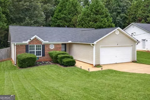 59 Canterbury Dr, Grantville, GA 30220