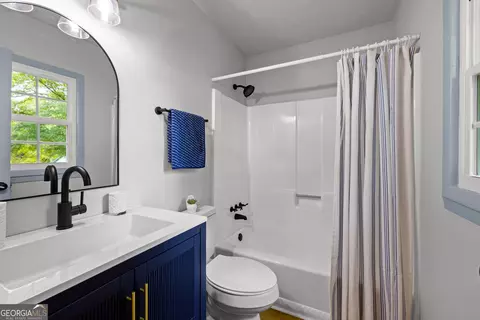 Bath - 210 Hearthstone Dr, Lagrange, GA 30241 photo 4 of 4