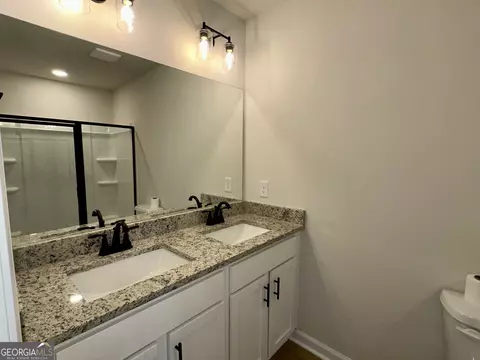 Bath - 239 Stancil Dr, Toccoa, GA 30577 photo 2 of 4