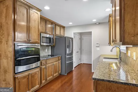 Kitchen - 218 Prominent Loop, Mcdonough, GA 30253 photo 2 of 4