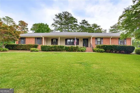8940 Country Club Dr, Douglasville, GA 30134