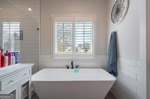 Bath - 2100 Stonegate Way, Monroe, GA 30656 photo 5 of 9